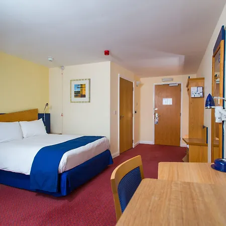 Express Centre By Ihg Hotel 3*