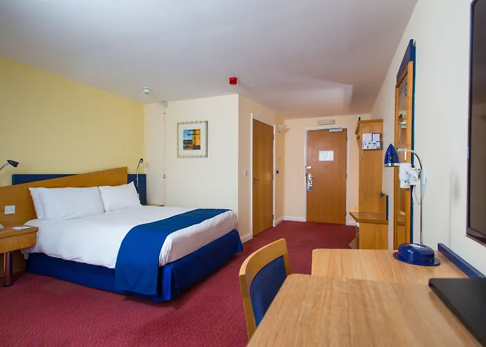 Express Centre By Ihg Hotel 3*