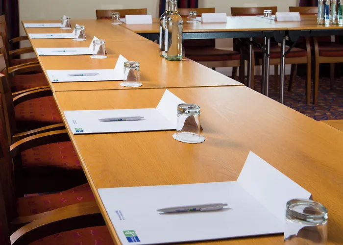 Express Centre By Ihg Hotell 3*